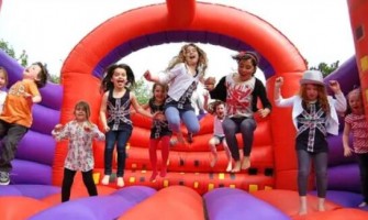 What Is the Maximum Number of Kids Allowed on a Bouncy Castle at Once?